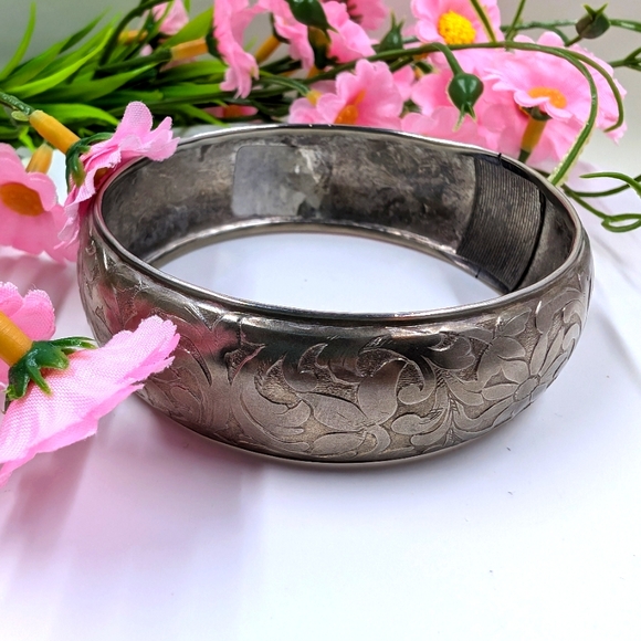 Gorgeous Engraved Sterling Silver Plated Vintage Bangle Bracelet - Picture 3 of 4